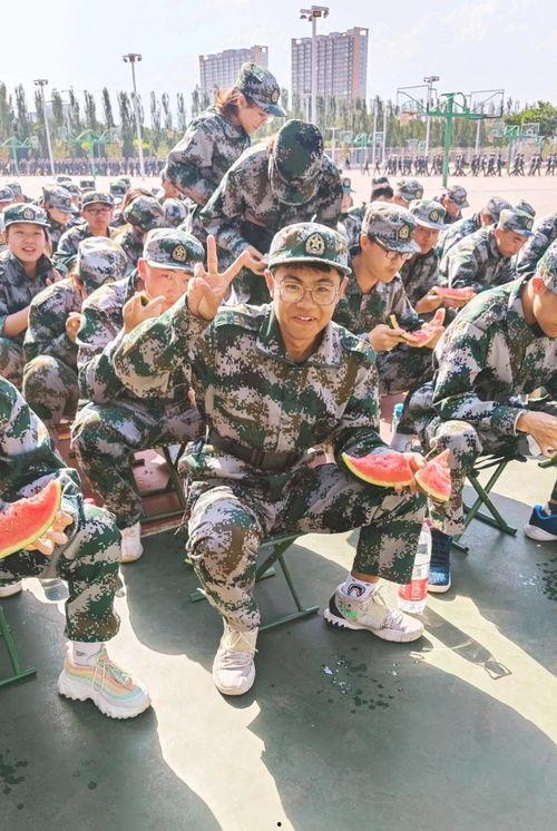 吃瓜网军训漏出视频,吃瓜网友目睹惊心动魄一幕