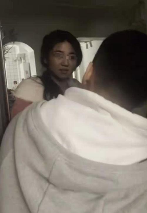 卖瓜女人吃瓜视频,一场真实又搞笑的直播秀