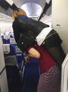 飞机空姐吃瓜视频播放,揭秘空姐吃瓜视频背后的美食诱惑